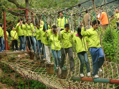 为什么越来越多企业会选择贵州户外拓展训练